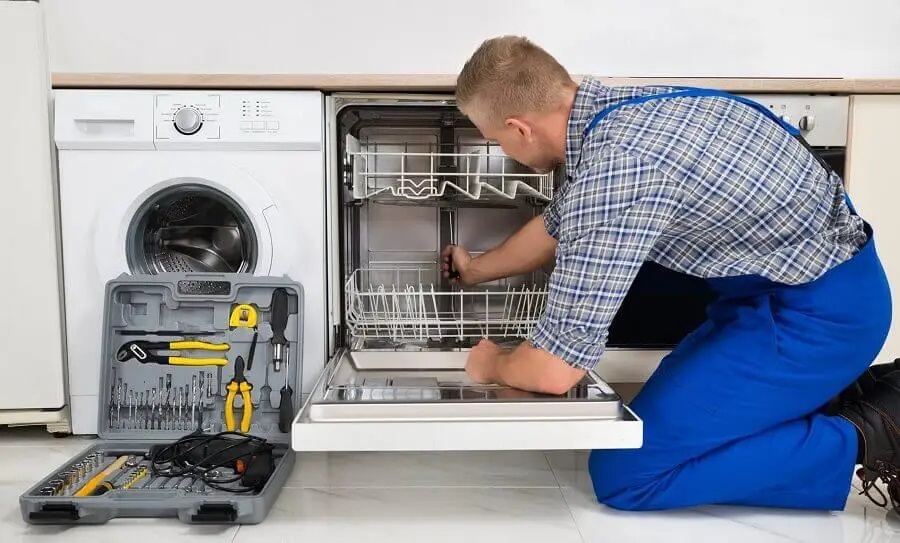 Çilimli Luxell servisi teknisyen ekibi beyaz eşya tamiri yaparken